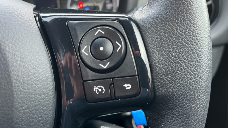 Toyota Yaris 1.5 VVT-i Icon Tech 5dr Petrol Hatchback